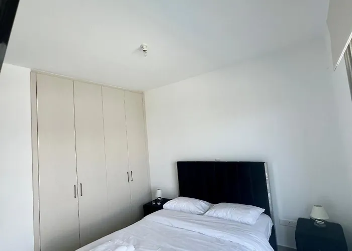 Hubstay - Seaview Villa Oriana In Larnaca, 10 Min Walk To The Beach