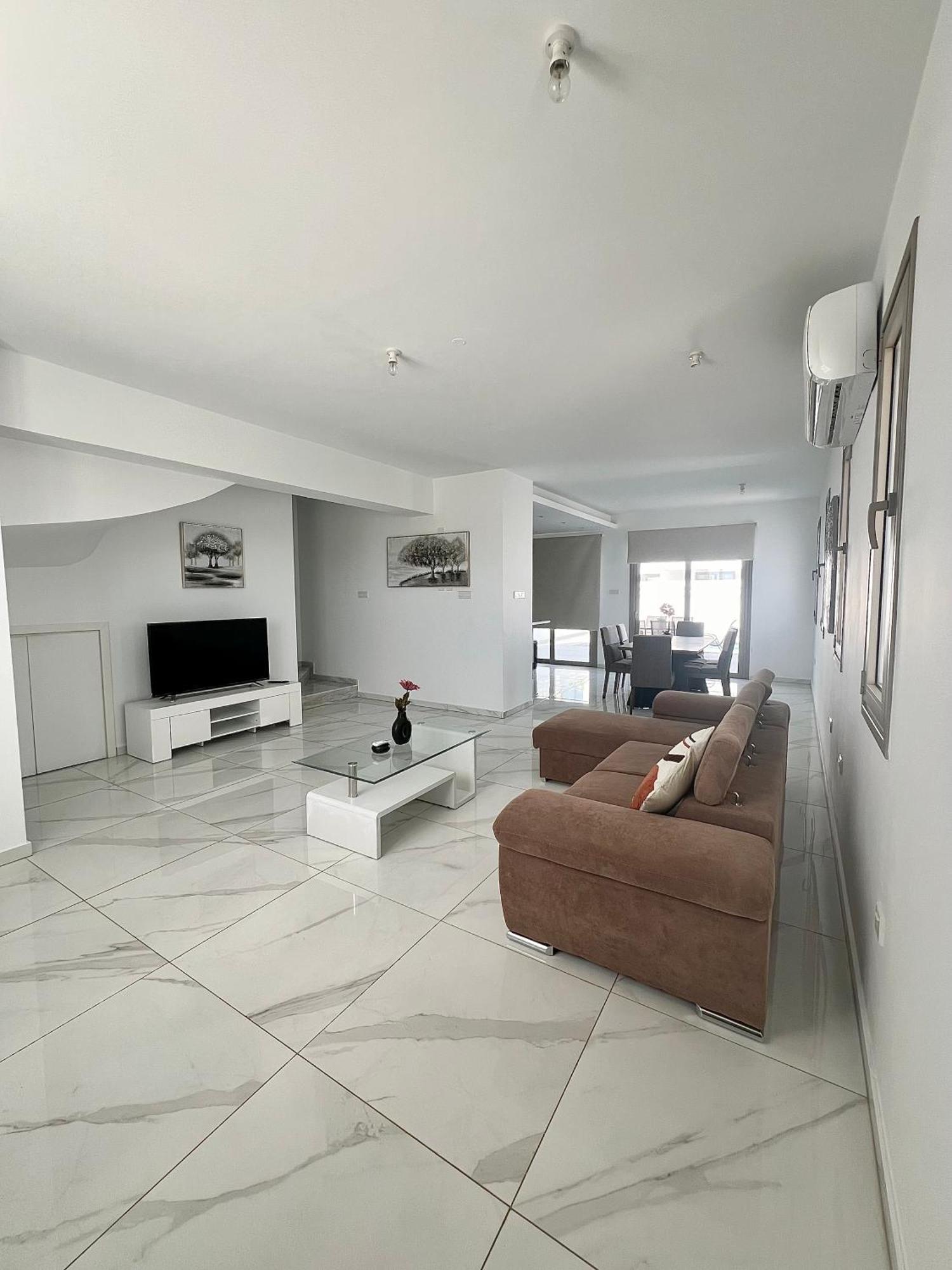 Villa Hubstay - Seaview Oriana In Larnaca, 10 Min Walk To The *