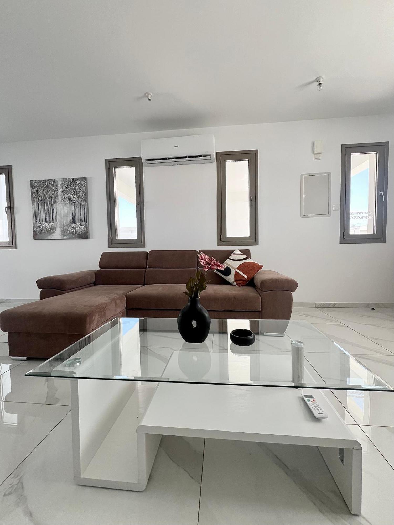 Hubstay - Seaview Oriana In Larnaca, 10 Min Walk To The * Lárnaka