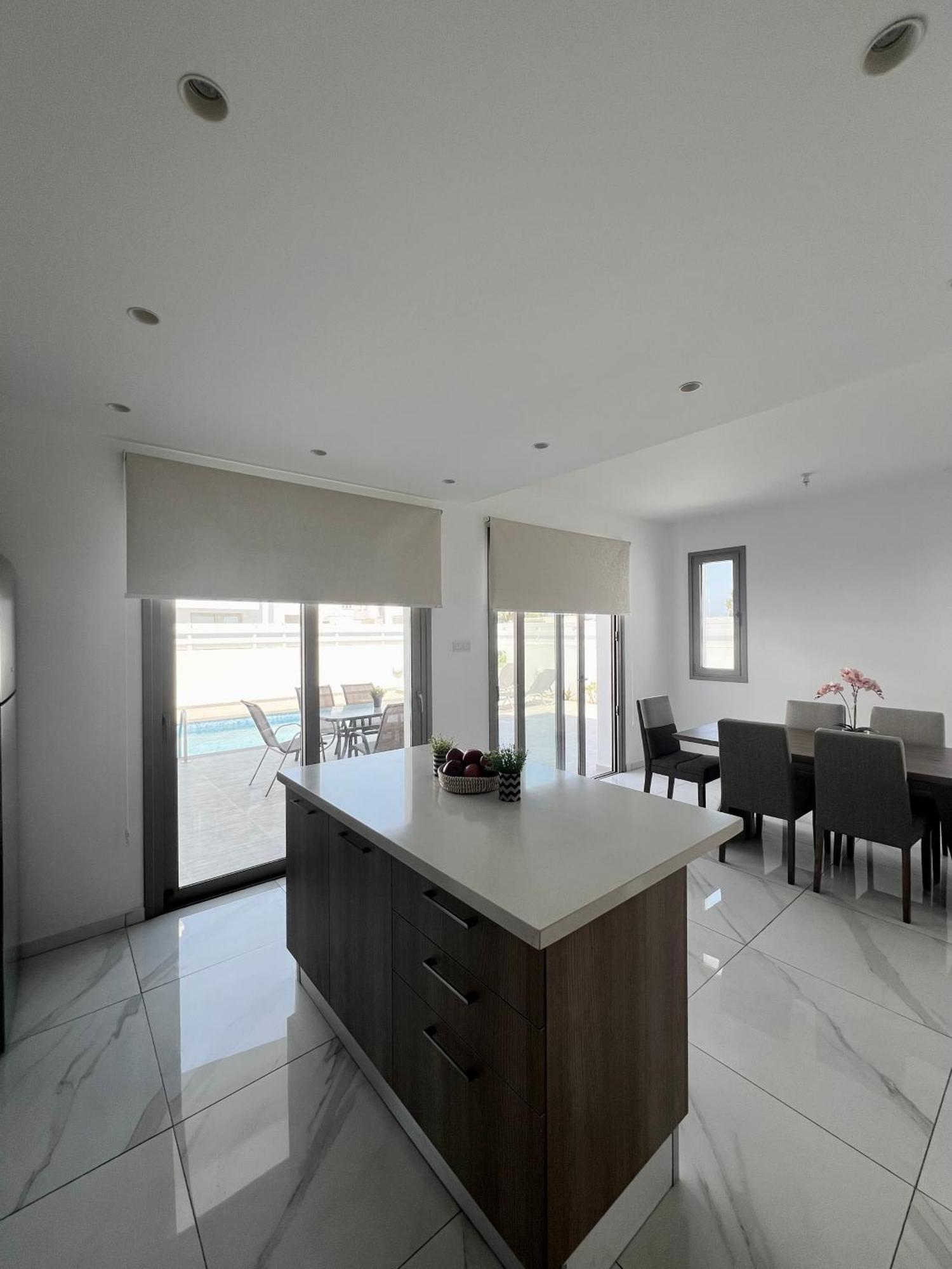 Hubstay - Seaview Oriana In Larnaca, 10 Min Walk To The Villa *