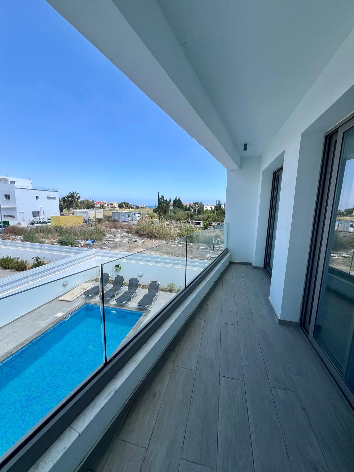 Hubstay - Seaview Oriana In Larnaca, 10 Min Walk To The Villa Lárnaka