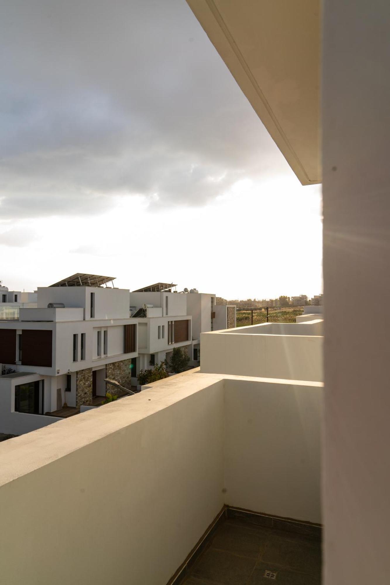 Villa Hubstay - Seaview Oriana In Larnaca, 10 Min Walk To The *