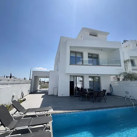 Hubstay - Seaview Villa Oriana In Larnaca, 10 Min Walk To The Beach Exterior photo