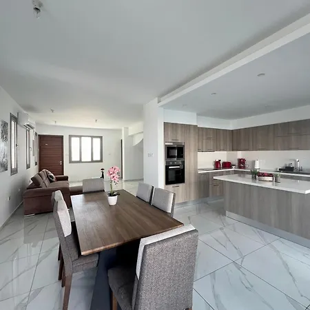 Hubstay - Seaview Villa Oriana In Larnaca, 10 Min Walk To The Beach Exterior photo