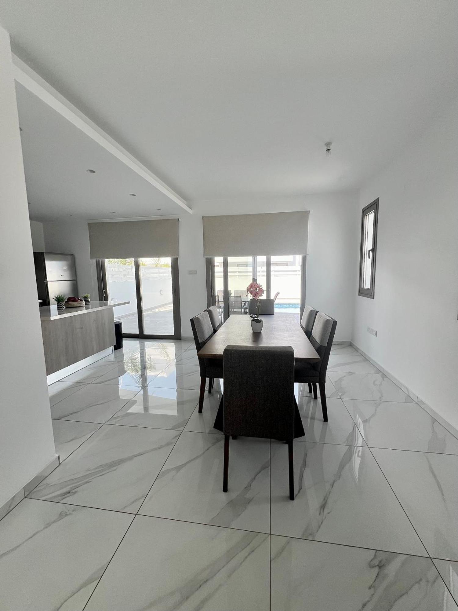Hubstay - Seaview Oriana In Larnaca, 10 Min Walk To The