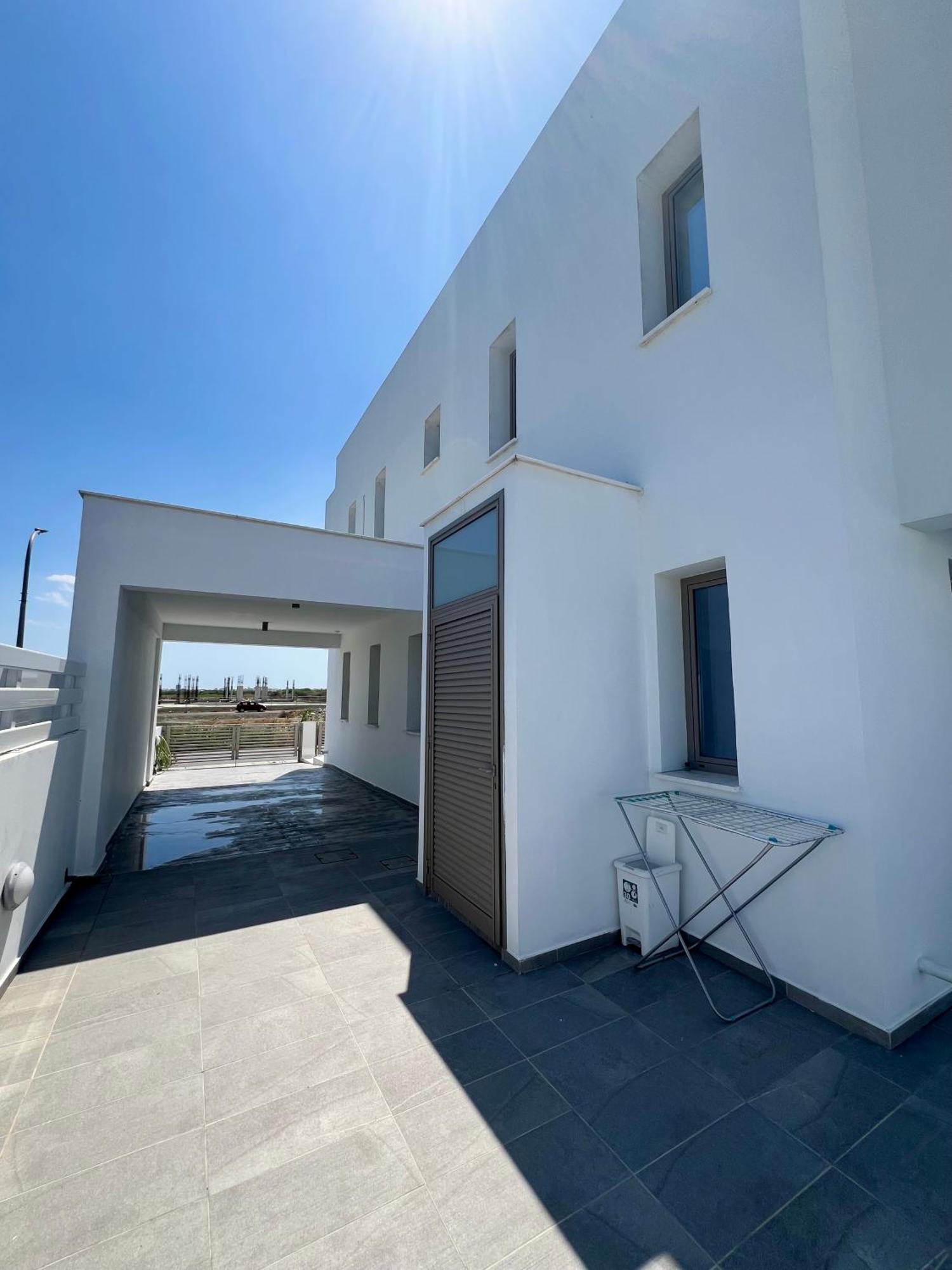 Hubstay - Seaview Oriana In Larnaca, 10 Min Walk To The