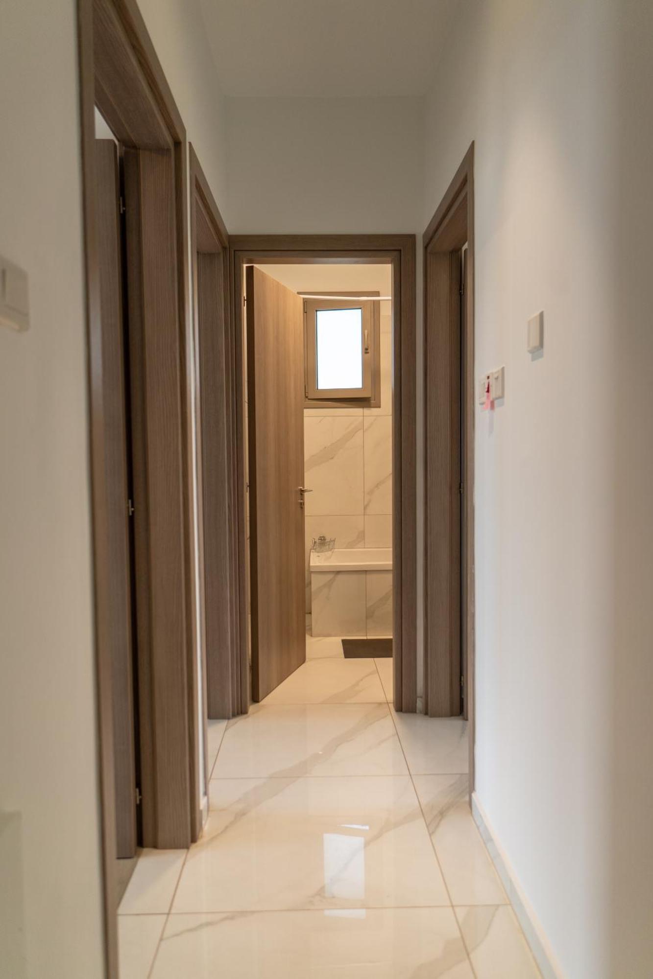 Hubstay - Seaview Oriana In Larnaca, 10 Min Walk To The Larnaca